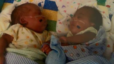 Twin babies in the NICU