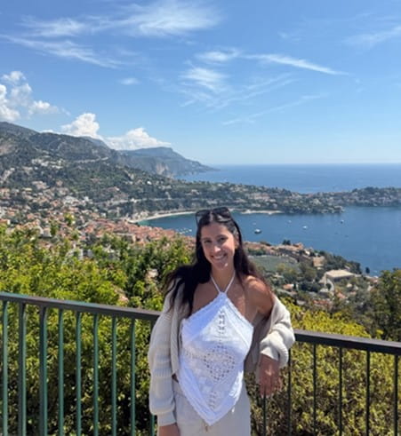 Claudia Rabanal De Veer, MD