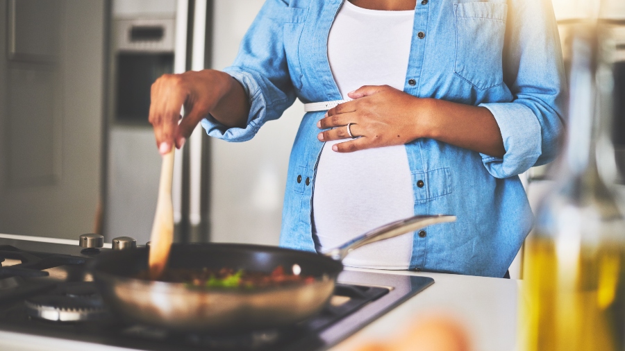 Eating for Two: Separating Myths from Facts on What to Eat While Pregnant