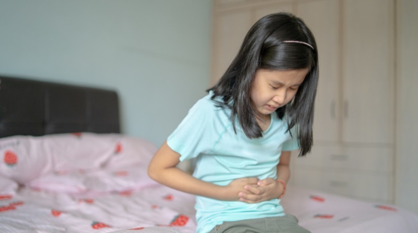 Little girl sore stomach