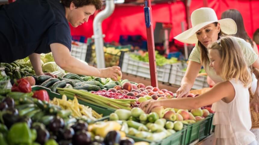Side street farmers market